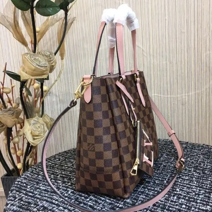 20DJ570047 LV Bags 0807